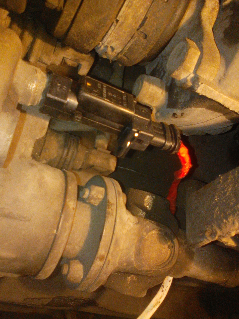 закрепляем провод и с низу все готово — Lada 4x4 3D