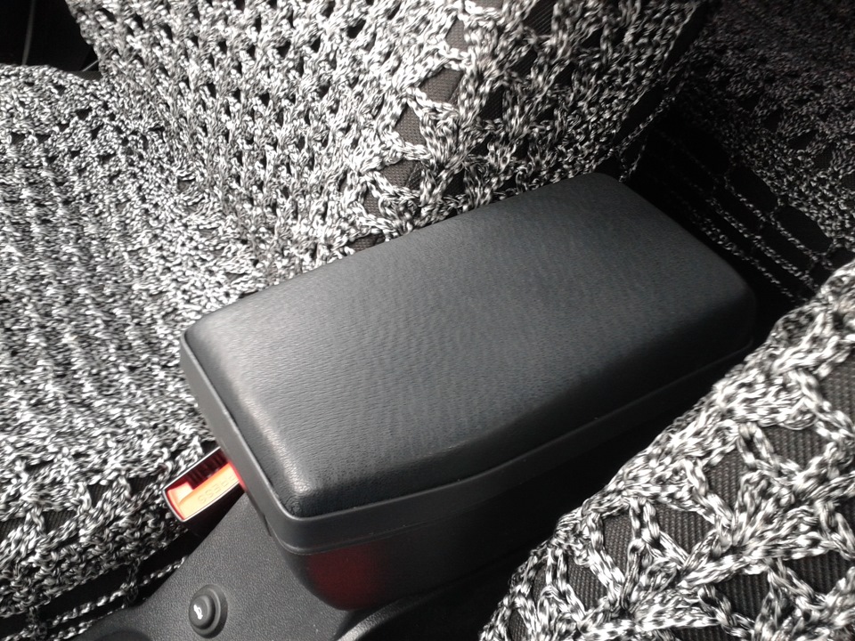 Подлоконик и кожух ручки КПП в кожу — Lada Приора седан, 1,6 л, 2013 ...