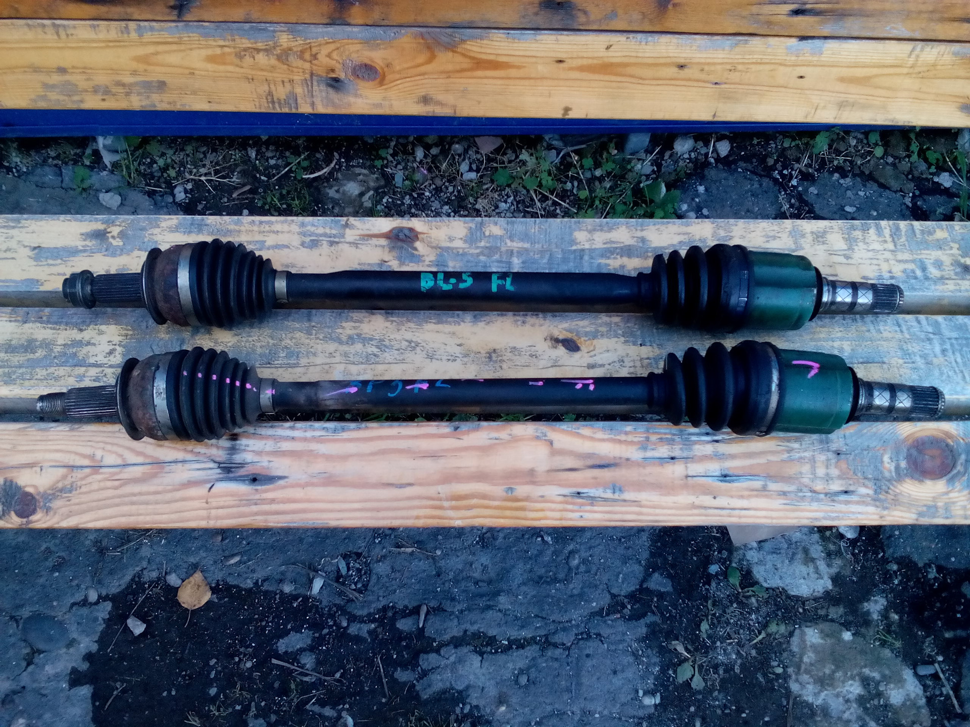 Замена пыльника привода subaru gdb. Замена привода форестер. Привод субару форестер. Привод субару форестер сг5. Хомут пыльника привода внутреннего переднего лексус 350.