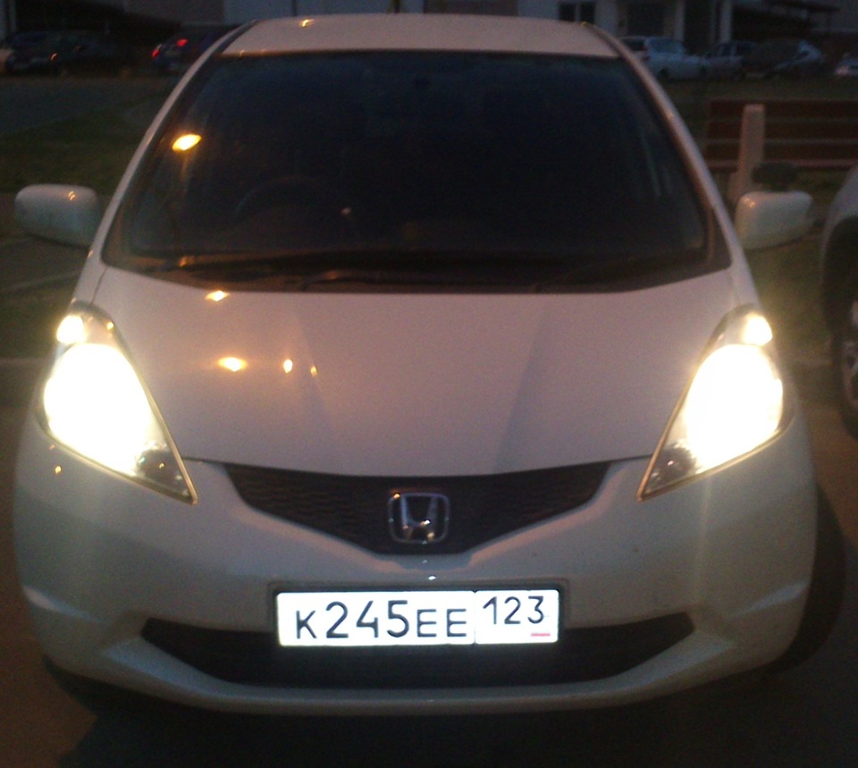 Хонда фит лампа ближнего света. Хонда фит ближний свет. Хонда фит ближний свет. Для хонда фит go5 треугольник стоп задний юбку. Хонда джаз 2010 габаритные лампочки.
