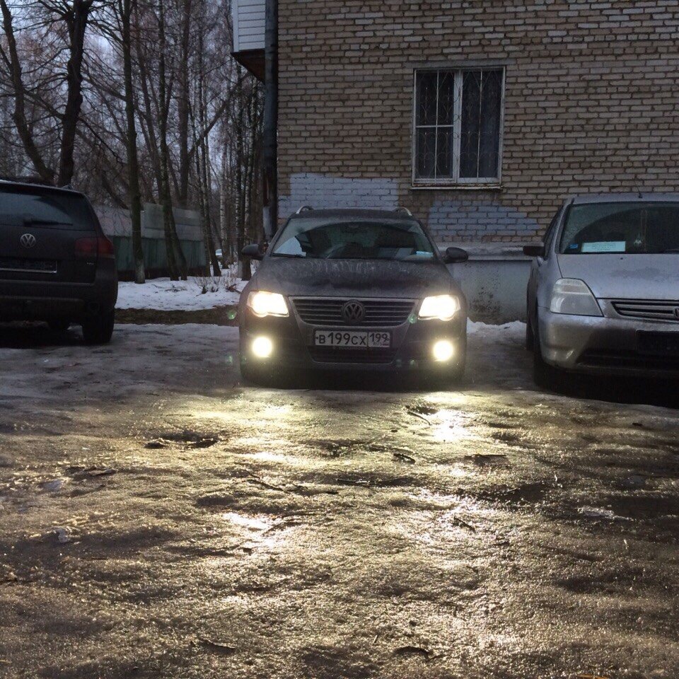 Замена ламп на противотуманку — Volkswagen Passat B6, 2 л, 2009 года ...