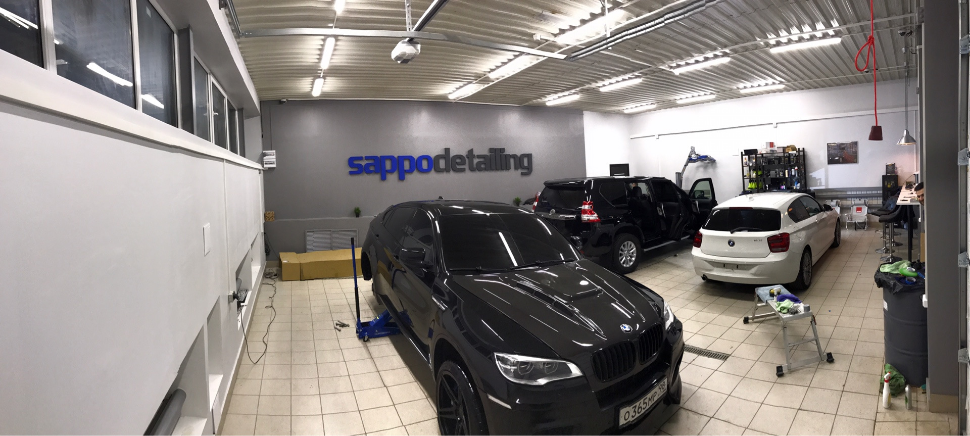 Sappo detailing. Сапо детейлинг. Саппо детейлинг СПБ. Фасад детейлинг центра. Детейлинг студия BMW clar.