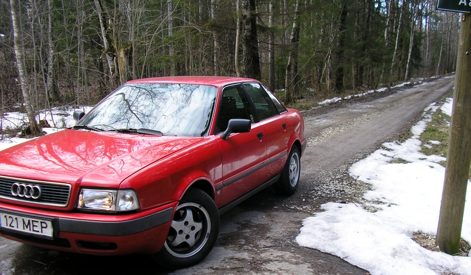 Купить ауди б4 в белоруссии. Ауди 80 б4 красная. Audi 80 b4 Red. Audi b4 1992. Ауди 80 бочка красная.