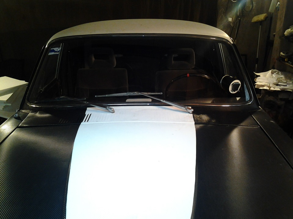 ОКЛЕЙКА МАШИНЫ ПЛЕНКОЙ ПОД \"КАРБОН\" (ЧАСТЬ 5) — ГАЗ 24, 2,4 л, 1985 ...