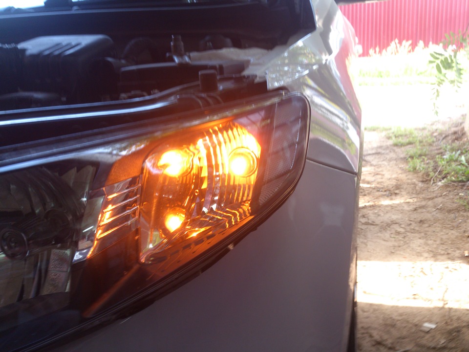 Поворотники в фарах — хром лампы. — KIA Cerato (2G), 1,6 л, 2010 года ...