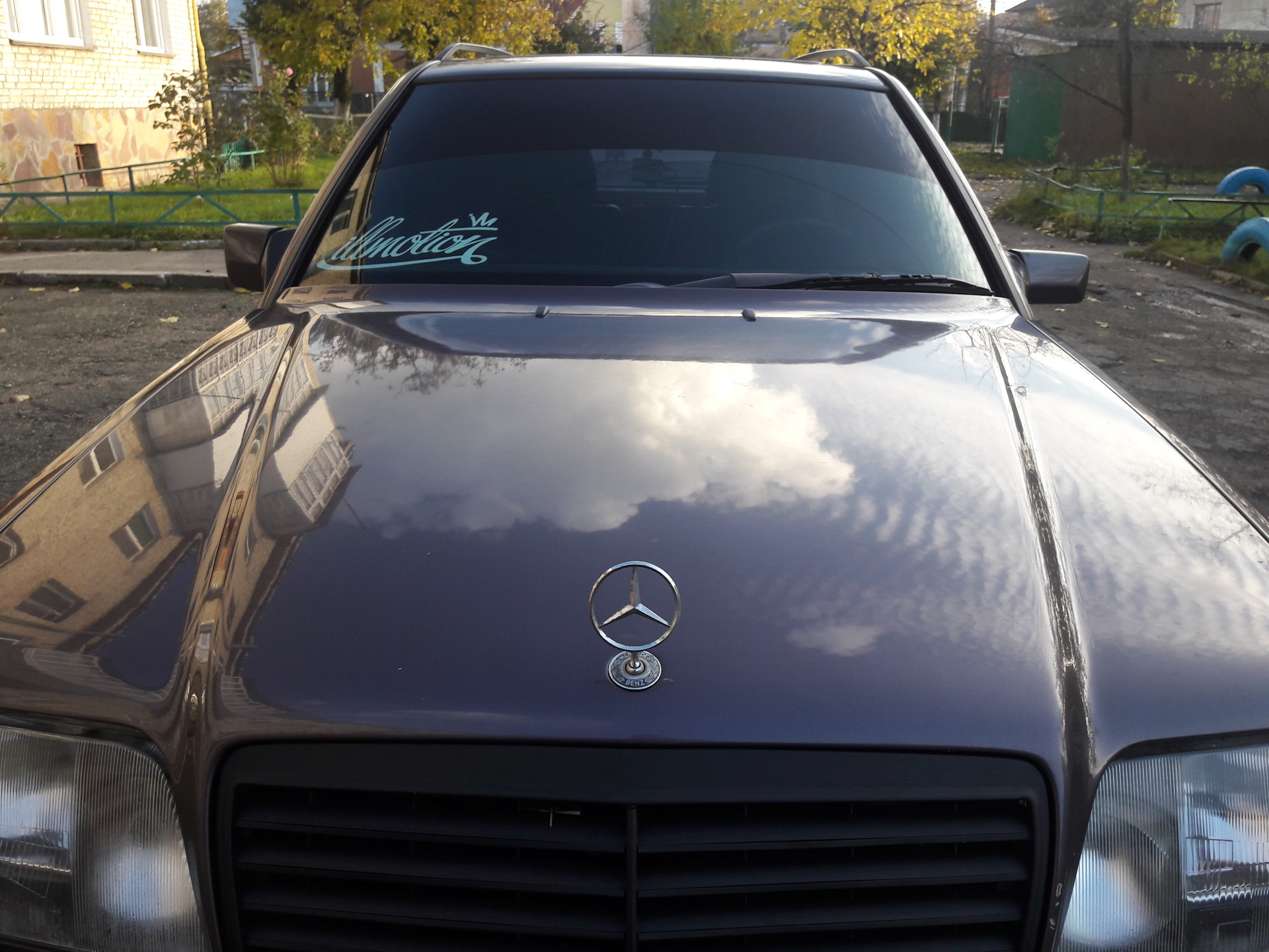 Наклейка на лобаш) — Mercedes-Benz E-class (W124), 2,5 л, 1994 года ...