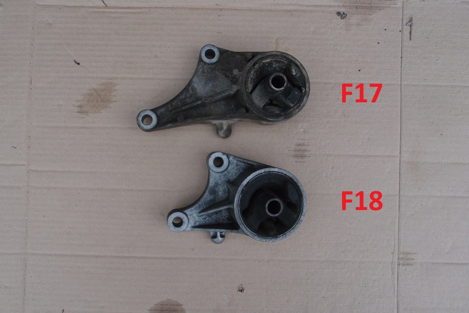 Передняя опора. Для F18 она значительно меньше, так как колокол коробки больше. Для меня это было открытием. — Opel Astra G