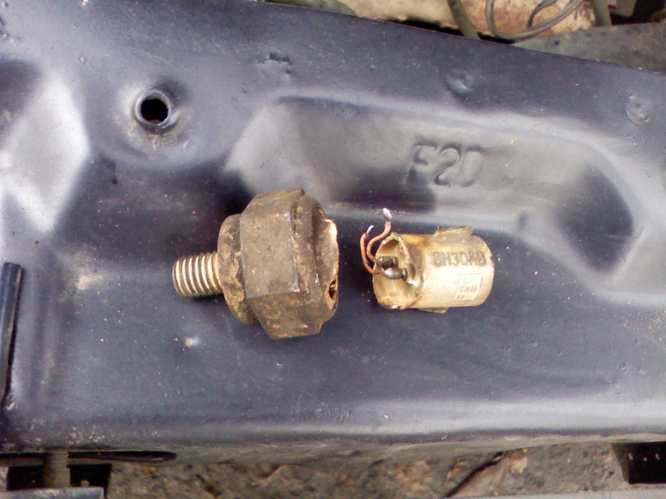 Лопнул выпускной коллектор. — Ford Taurus (1G), 3 л, 1988 года ...