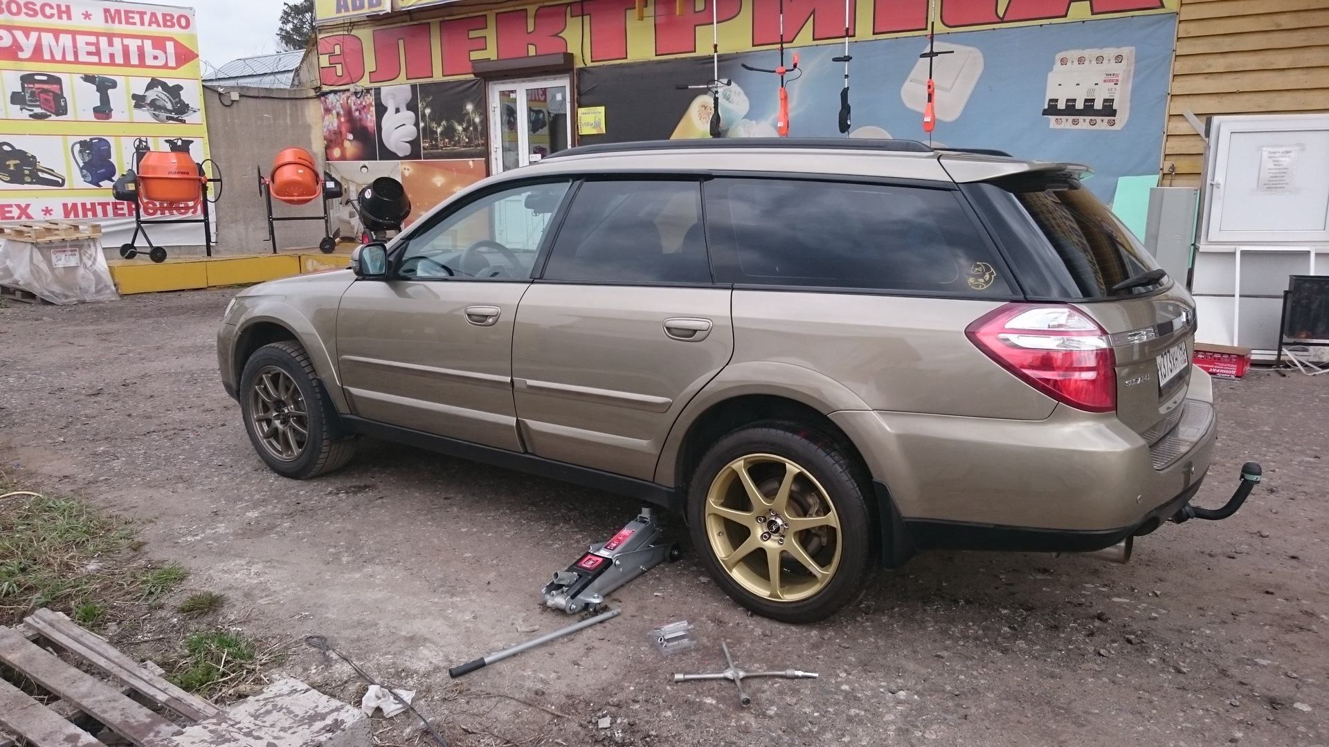 Клиренс аутбек. Subaru Outback 2007 клиренс. Колеса Субару Аутбек. Subaru Outback BP колеса. Subaru Outback клиренс.