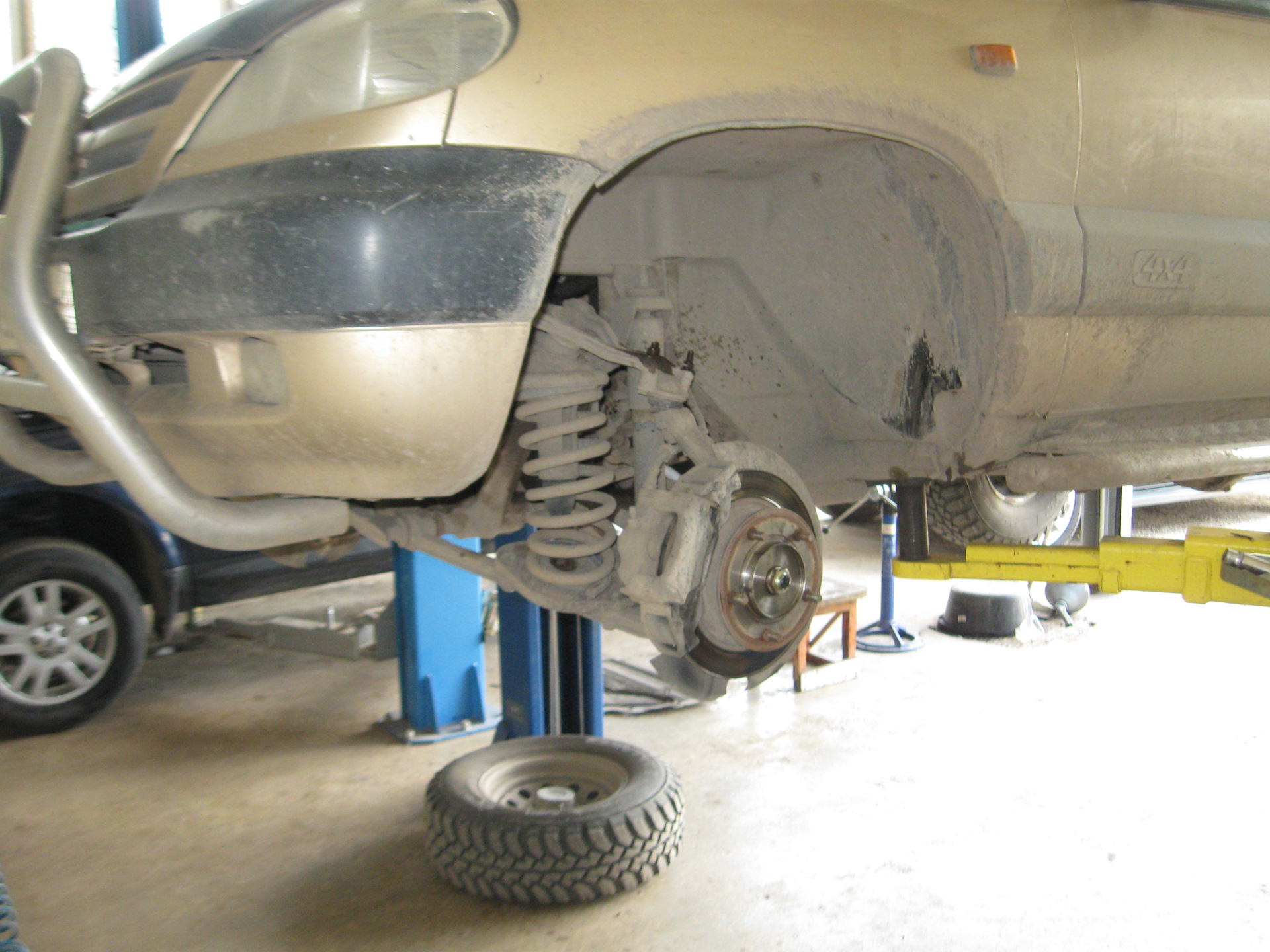 Нерегулируемые ступицы — Chevrolet Niva, 1,7 л, 2005 года | своими ...