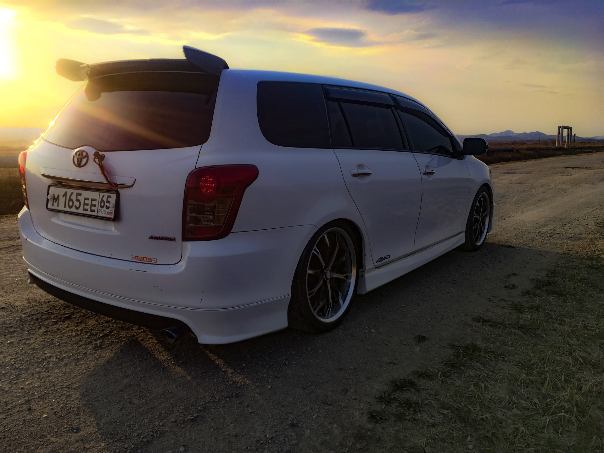 Toyota Corolla Fielder 2013 stance