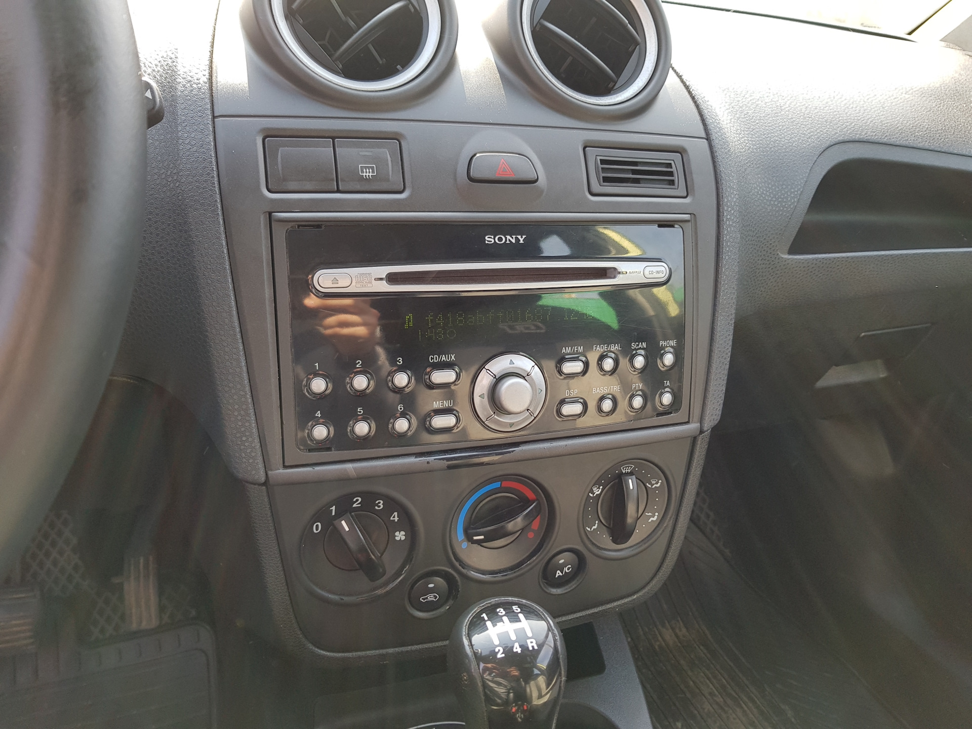 Как снять магнитолу форд фиеста мк5 Квадрат мне в салон)Sony Cd - Ford Fiesta (Mk V), 1,3 л, 2007 года автозвук DRIV