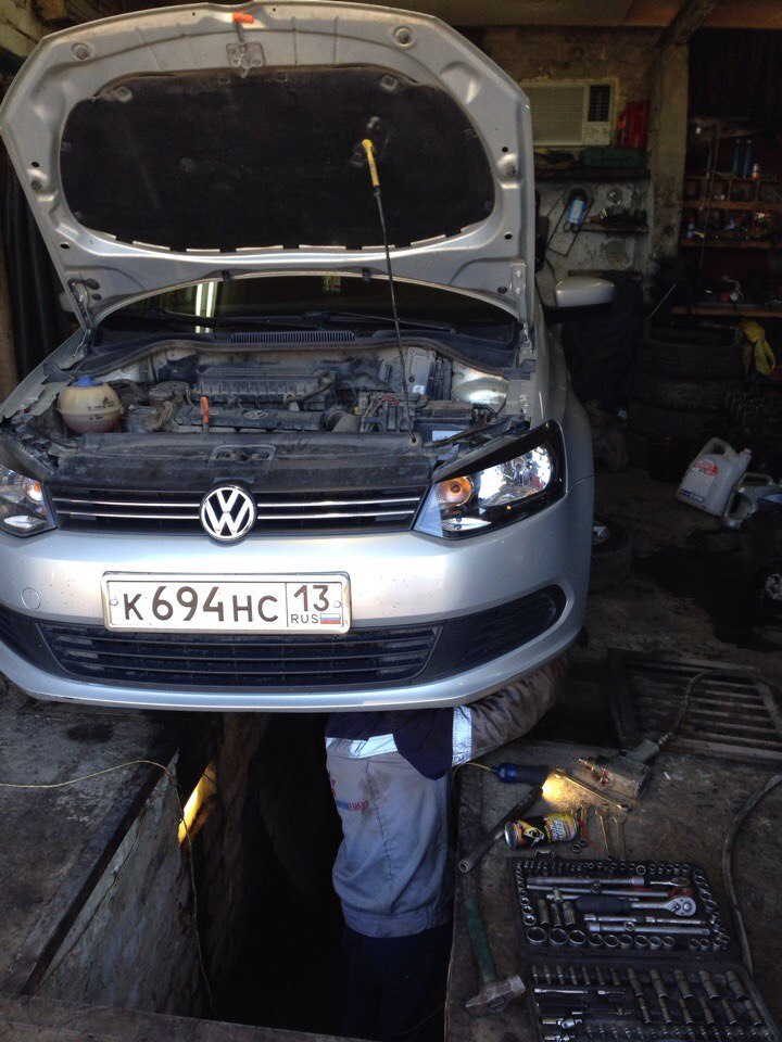 Замена тормозных дисков и колодок передних колёс — Volkswagen Polo ...