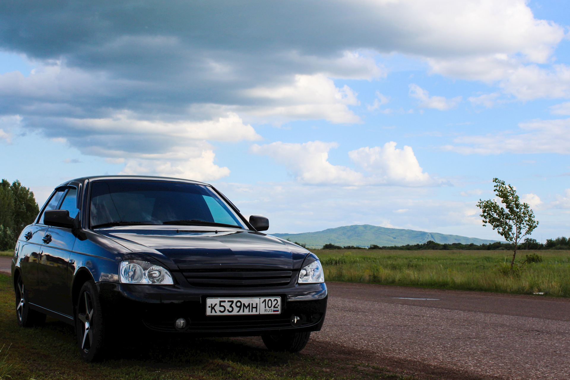 Приора едет. Lada Priora Sport. Лада Priora 2 Sport. Лада Приора седан купе. Приора спорт 1.8.