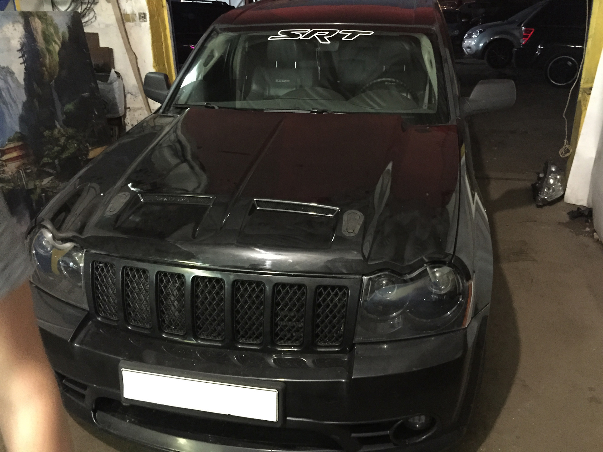 Утка на капот Jeep srt8