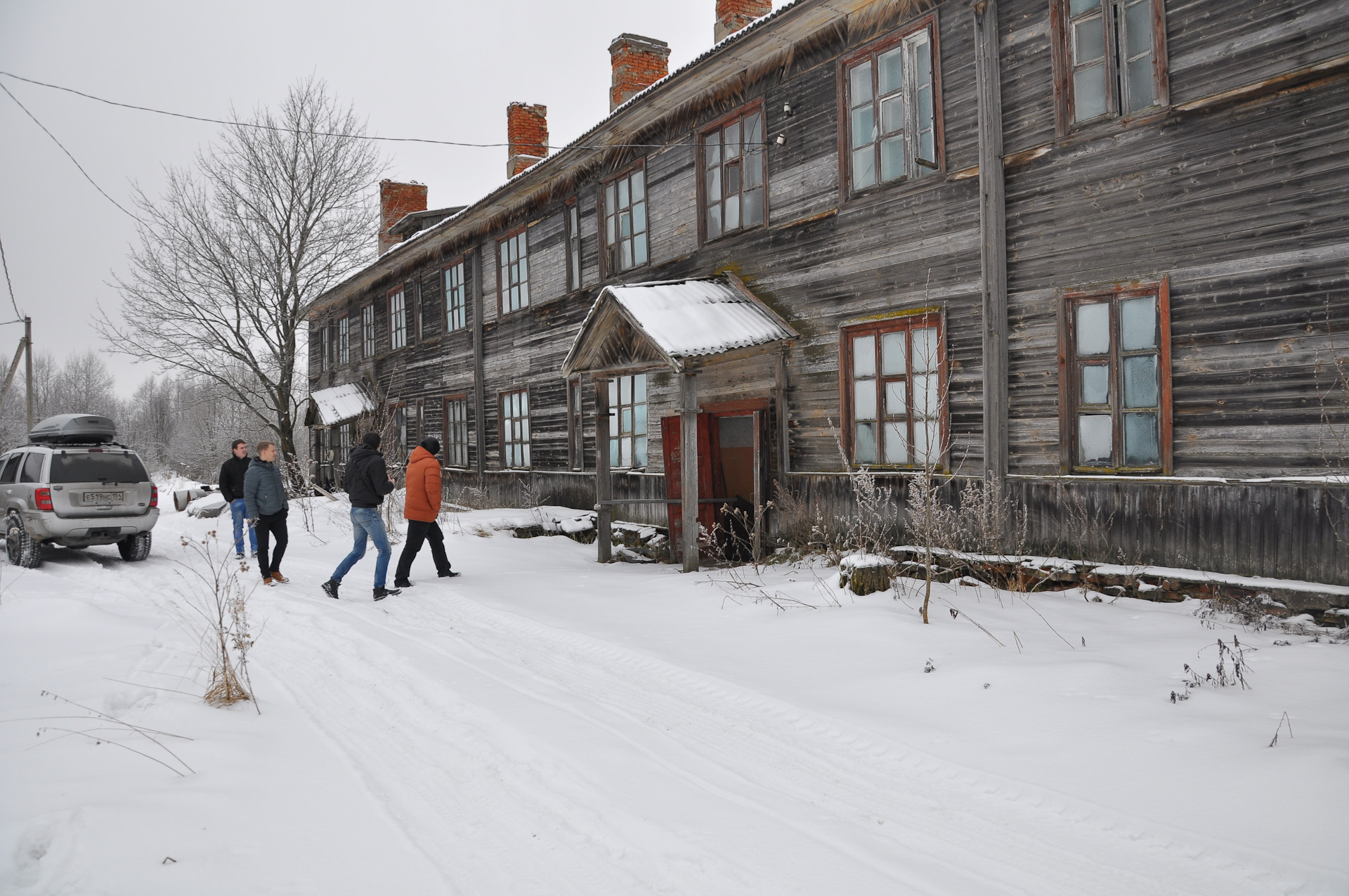 Поселок ленинградский. Посёлок Назия Ленинградская область. Рабочий поселок 5 Ленинградская область. Школа в поселке Назия.