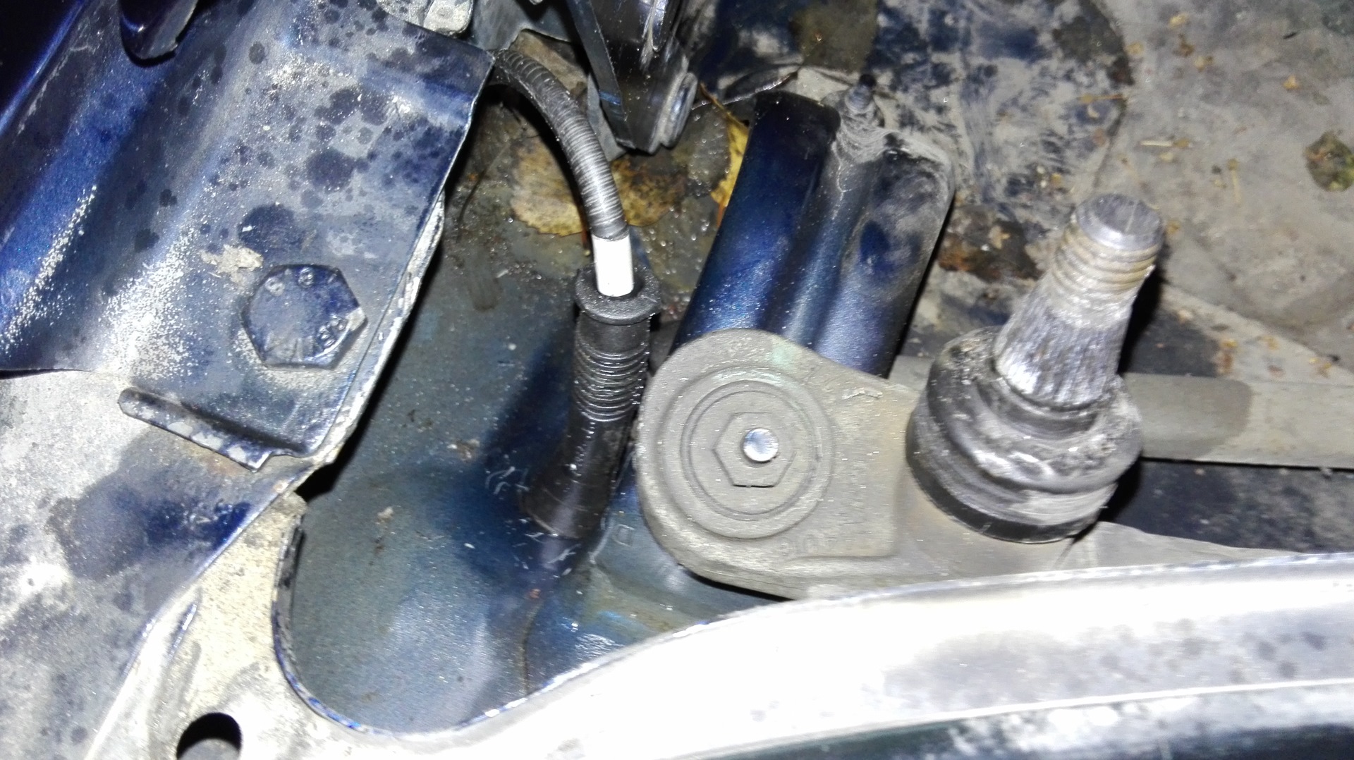 Замена троса замка капота. — Peugeot 406, 2 л, 2000 года | своими ...