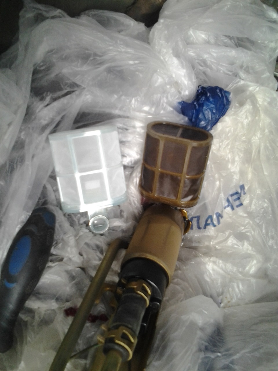 Замена топливного фильтра в бензобаке — Toyota Chaser (100), 2,5 л ...