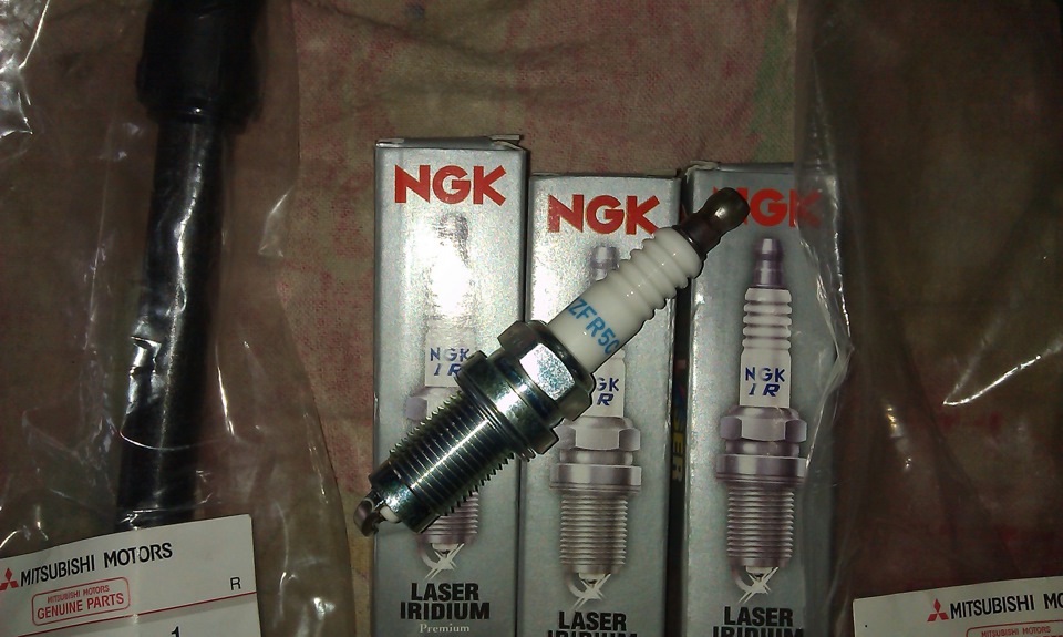 какие свечи ставят на митсубиси. свечи митсубиси кольт плюс. какие свечи ставят на митсубиси. Mn163236 иридиевые. 6.