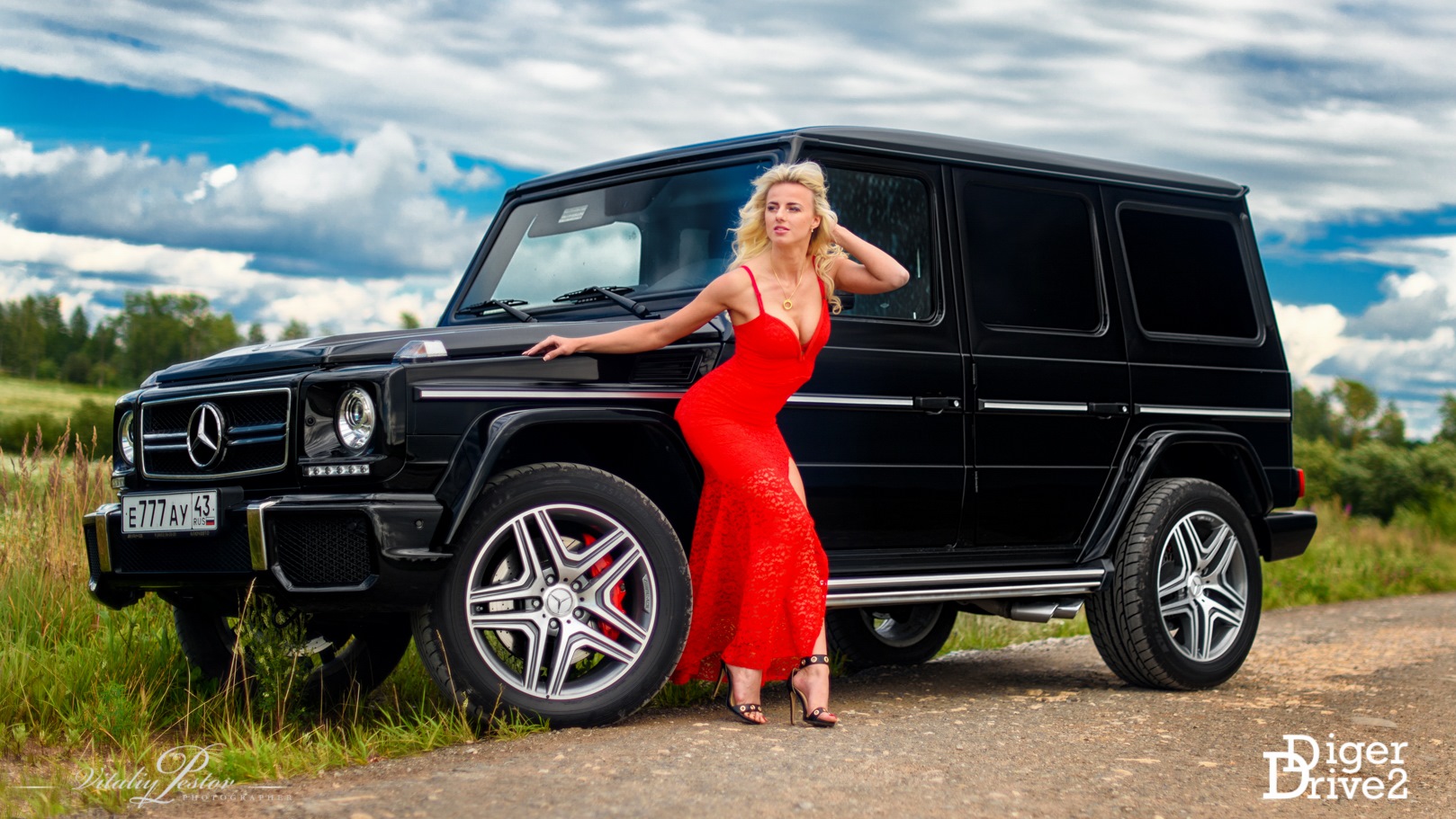 Mercedes Benz Gelandewagen and girls