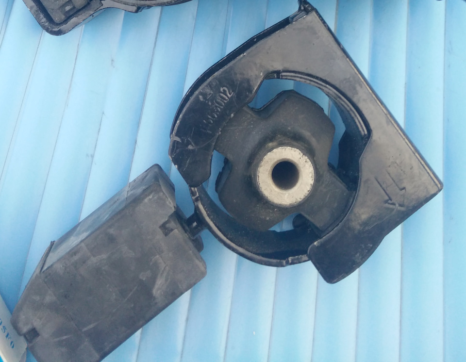 Подушка двигателя — Geely Emgrand EC7 FE-1, 1,8 л, 2012 года | запчасти ...