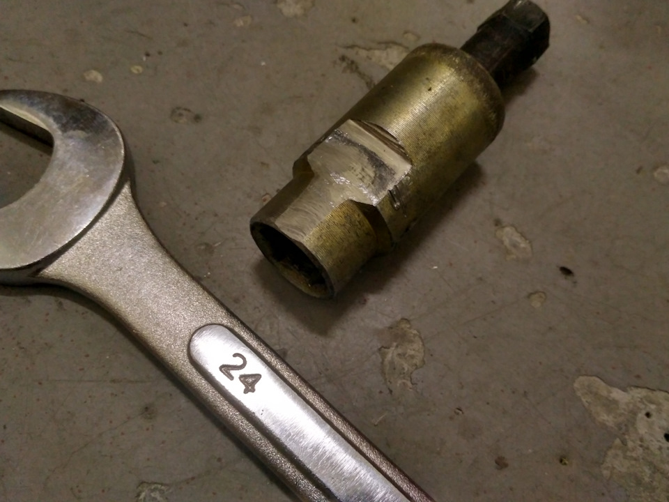 размер ключа для снятия аккумулятора