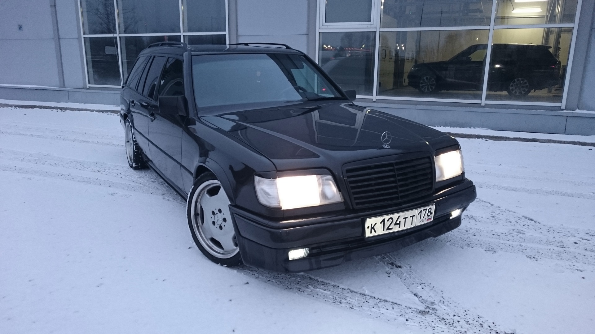 Мерседес Бенц w124 черный