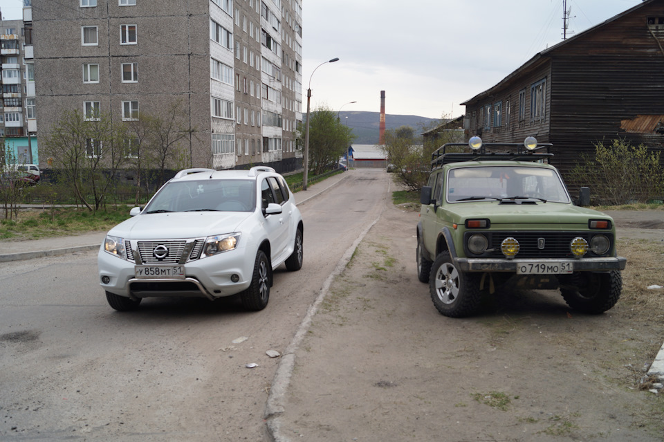 5 Nissan Terrano и 1 Nissan Niva проехали по лесу в гонке Nissan Terrano против Niva