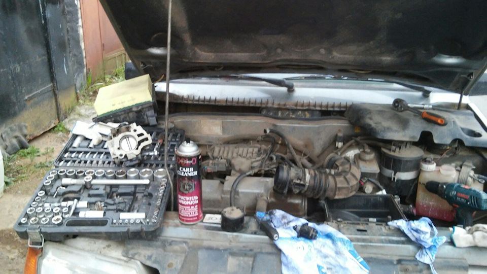 Чистка дроссельной заслонки — LADA 2114, 1,6 л., 2010 года | поломка ...