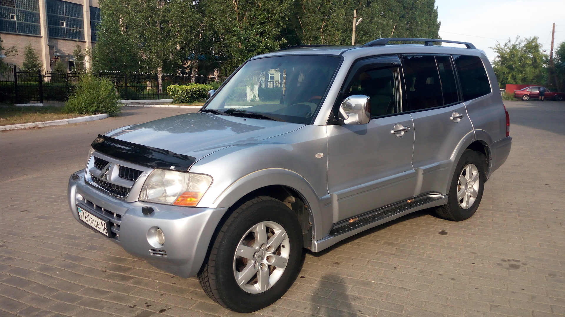 Паджеро 3 2003. Mitsubishi Pajero Бегемот. Грязный Митсубиси Паджеро 4. Мицубиси Бегемот 2008. Митсубиси Паджеро Бегемот новый.