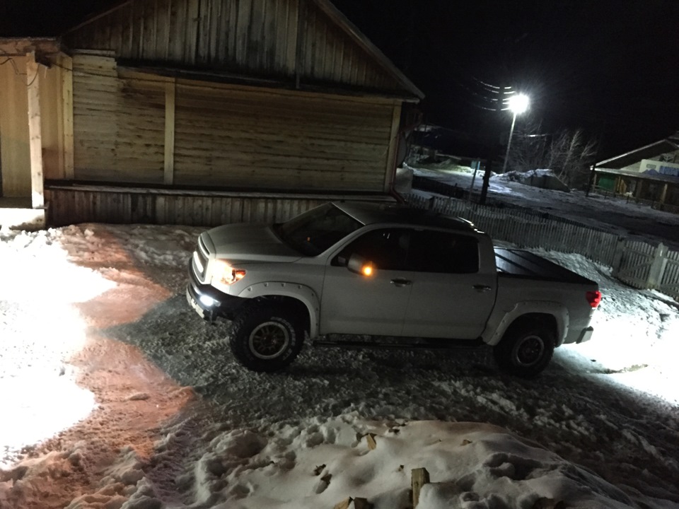 Меня должно быть видно из космоса))) Весь допсвет))) Пока весь) — Toyota Tundra (II)