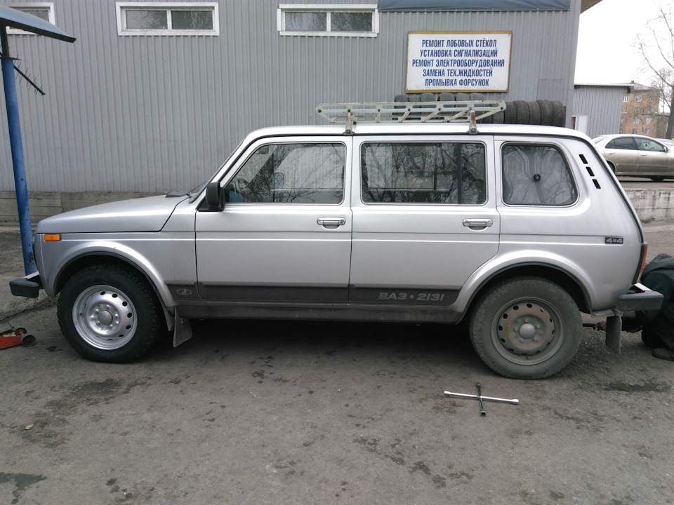 45700км Красим стальные диски в цвет кузова — Lada 2131, 1,7 л, 2011 ...