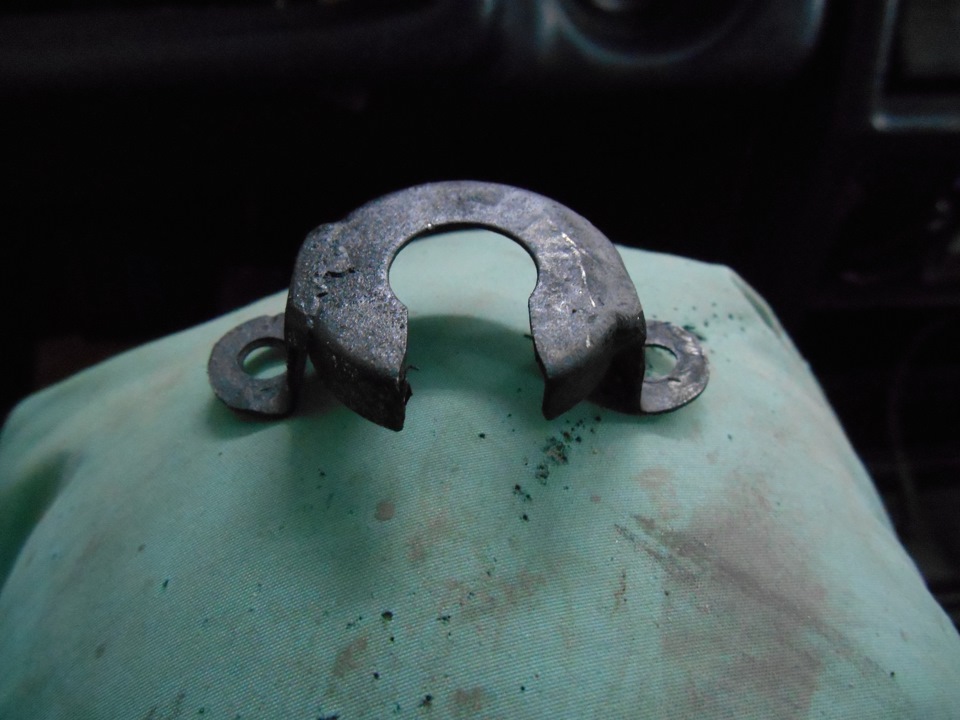 ремонт троса спидометра. — Audi 100 (C3), 2,3 л, 1984 года | своими ...