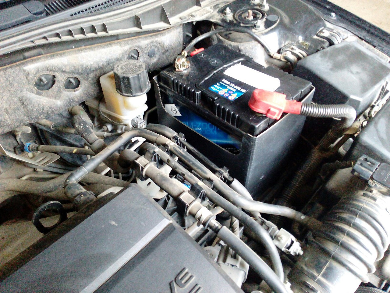 Замена аккумулятора — Mazda 6 (1G) GG, 1,8 л, 2007 года | электроника ...