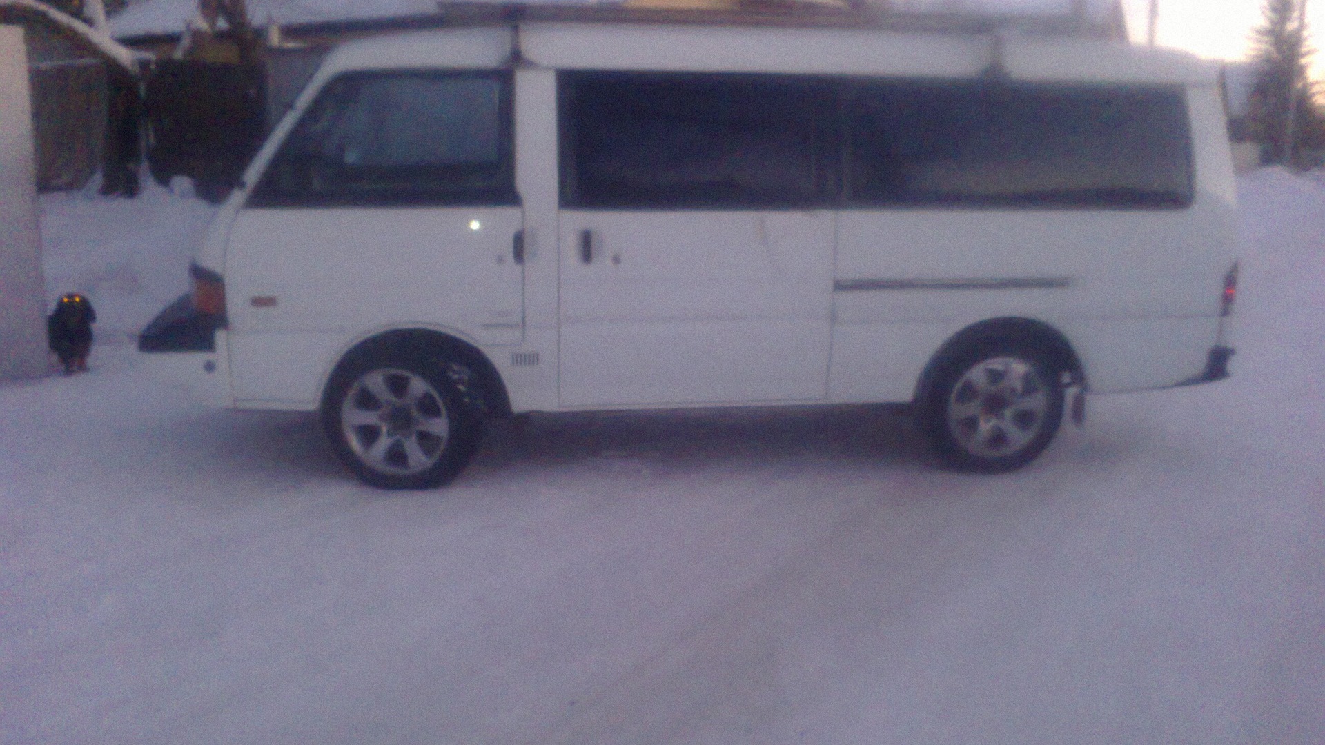 Особенности Mazda E2000