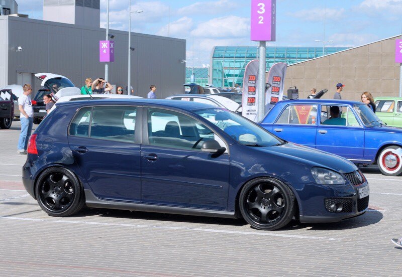 Volkswagen Golf 5 хаки