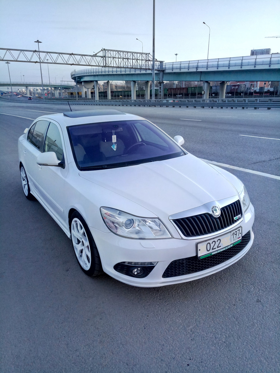 Атермальное фиолетовое стекло — Skoda Octavia RS A5 Mk2, 2 л, 2012 года |  тюнинг | DRIVE2