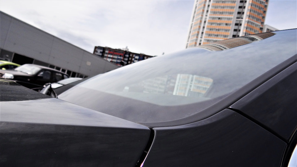 Оклейка лобового стекла Audi Q7 защитной невидимой пленкой CLEAR PRO ...