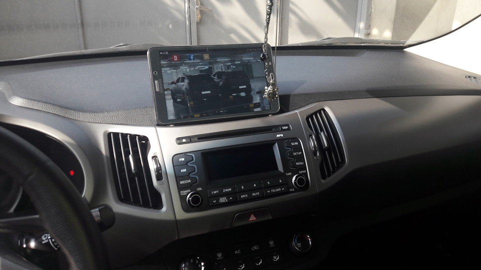 Планшет для машины — KIA Sportage (3G), 2 л, 2014 года | электроника ...
