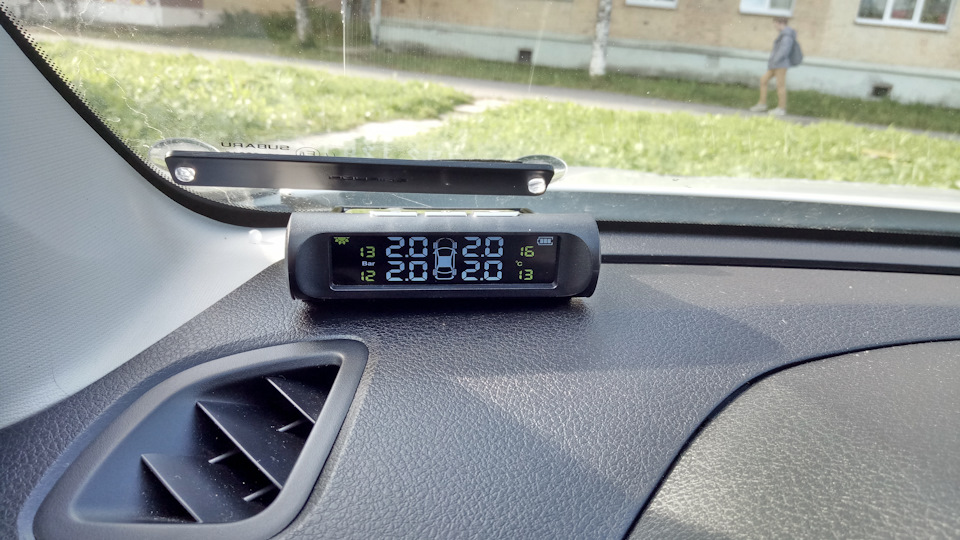 решил поставить тут, и обзор не перекрывает и смотреть удобно… — Subaru Forester (SH)