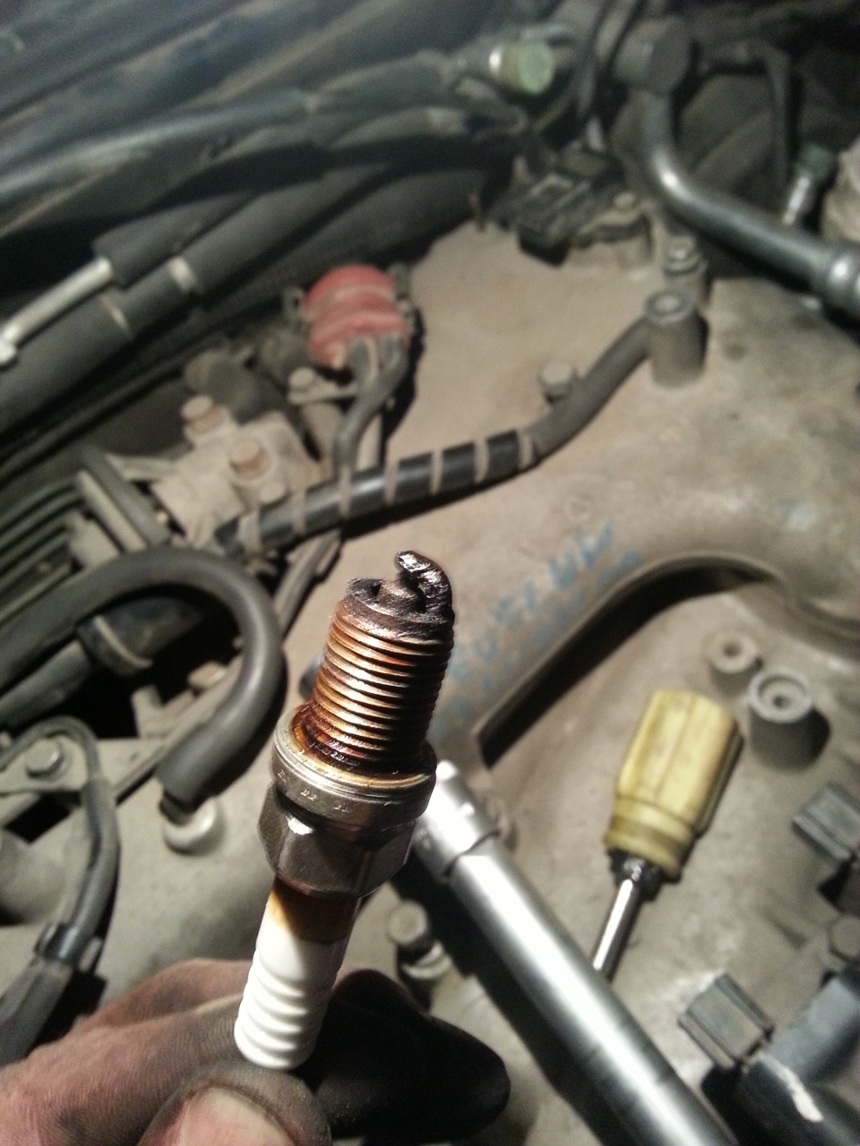 Самостаятельно резко поднял обороты и в рабочие опускается(ММС Монтеро ...