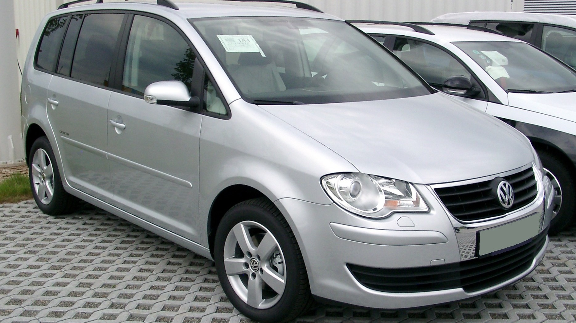 Машина Volkswagen Touran