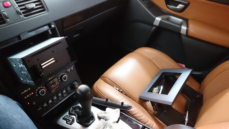 Оклейка винилом переходной рамки. 3М — Volvo XC90 (1G), 4,4 л, 2009 ...