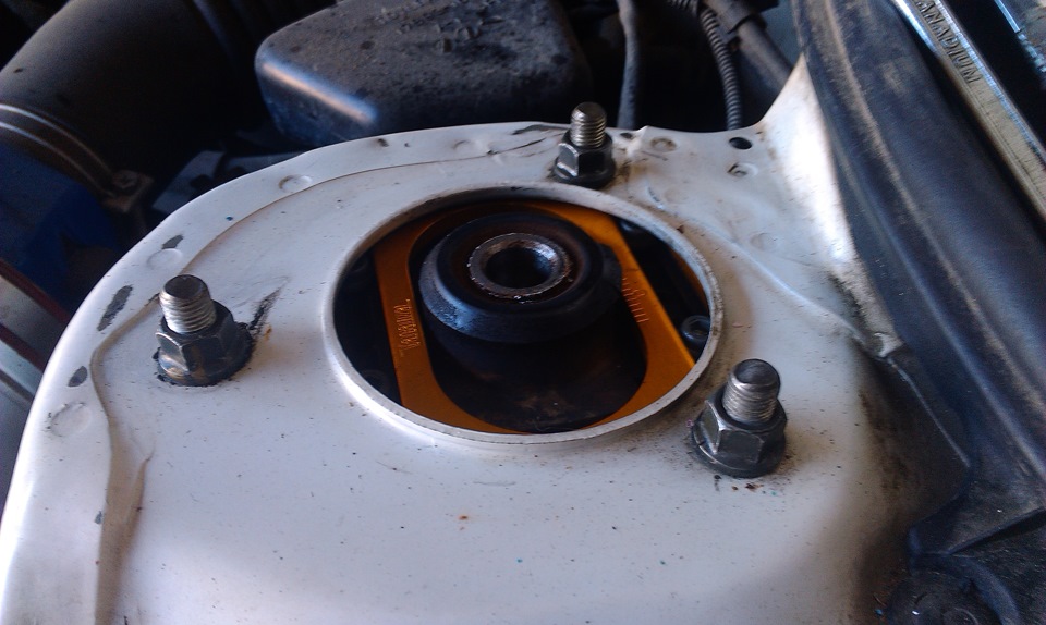 Стакан стойки. Задняя стойка акцент чашка опорный. Стакан стойки ваз. Стакан передний лансер 9. Стакан стойки.