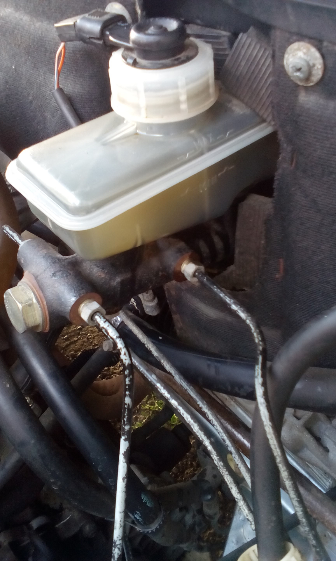 Замена тормозного цилиндра - Lada 21103, 1,5 л, 1998 года поломка DRIVE2