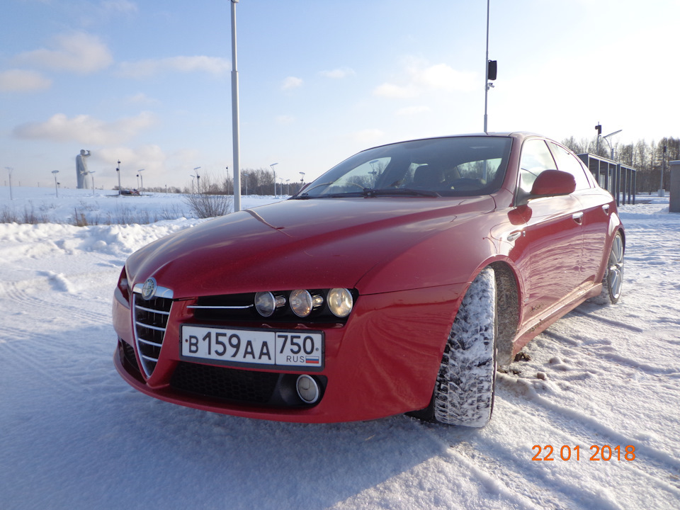 Немного красной Альфы на белом снегу — DRIVE2