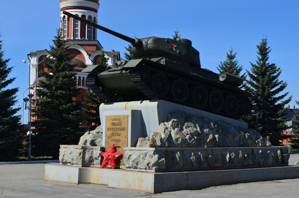 Танк в нижнем тагиле. Т-34 Нижний Тагил. Танк 34 Нижний Тагил. Танк в Нижнем Тагиле в городе. Достопримечательности Нижнего Тагила танк.