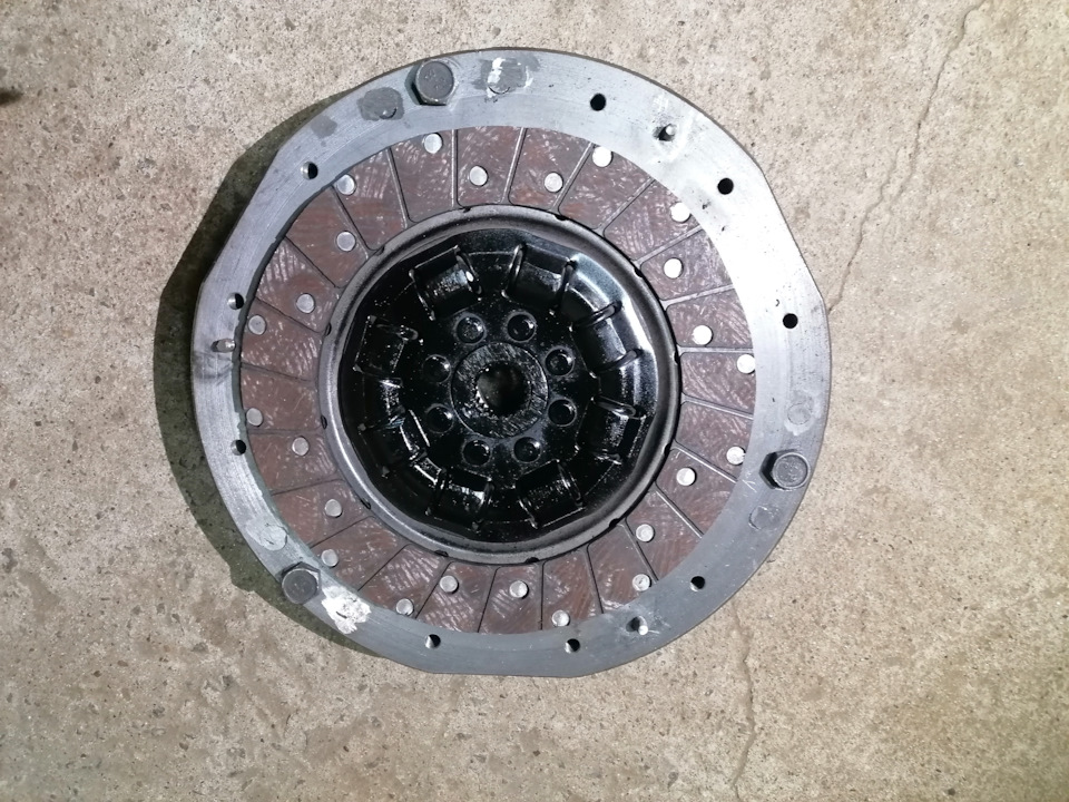Северск маховик и корзина. 703050 маховик сцепление. 2 маховик одномассовый. Маховик диск сцепления. Маховик диск сцепления 21015.