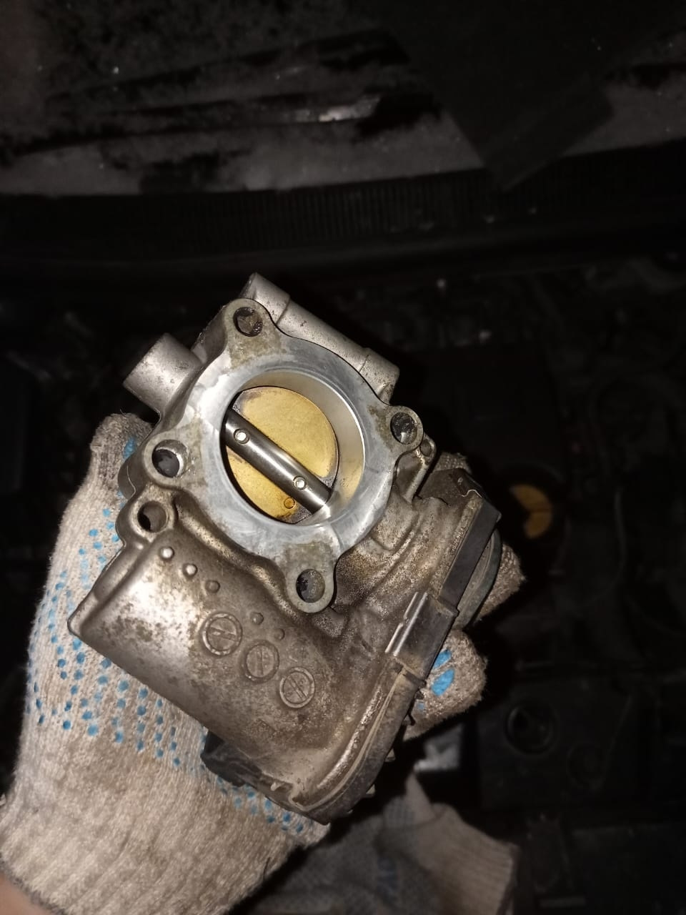 24. Чистка дроссельной заслонки. Масло в впускном коллекторе. — Opel ...