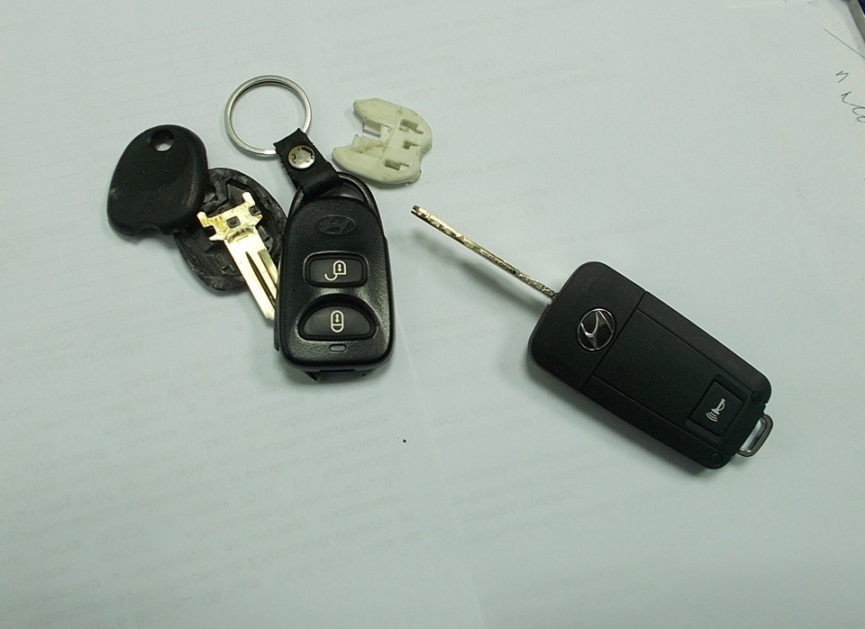 Ключ хендай туссан. Выкидной ключ для Хендай Туссан 2008. Hyundai Tucson ключ. Ключ хёндай ix35 слот. Хендай Туссан ключ авто.